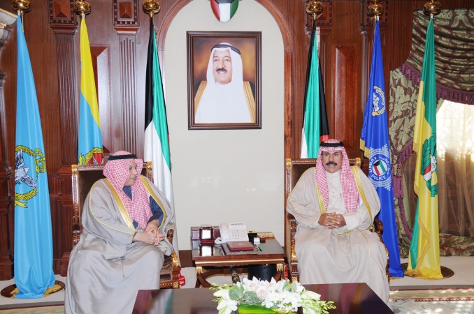 سمو ولي العهد الشيخ نواف الاحمد مستقبلا الشيخ خالد الجراح﻿