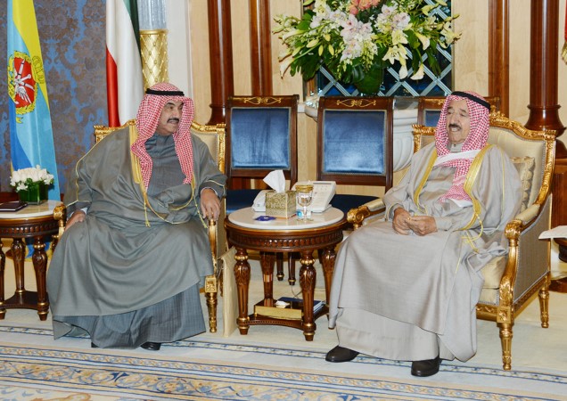صاحب السمو الامير الشيخ صباح الاحمد مستقبلا سمو الشيخ ناصر المحمد﻿