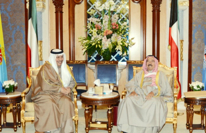 صاحب السمو الامير الشيخ صباح الاحمد مستقبلا سمو الشيخ جابر المبارك﻿