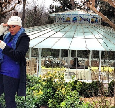 بالصور.. أحلام تحظى بإفطار ملكي في قصر السلطان حميد ..  وغاضبة من زوجها