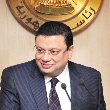 ياسر علي