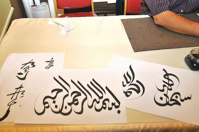 احدى اللوحات انور الكندري