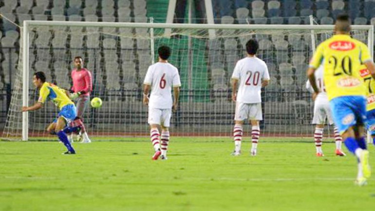 لاعب الاسماعيلي ابراهيم حسن يحتفل بهدفه في مرمى الزمالك