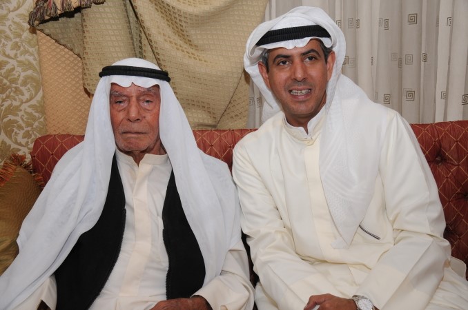 عبدالمحسن المنيفي مع ابنه عدنان