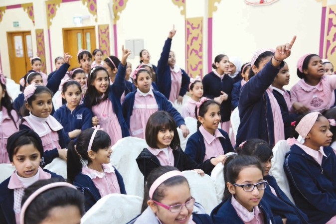 الدولي يعرف طالبات فيلكا باهمية الادخار