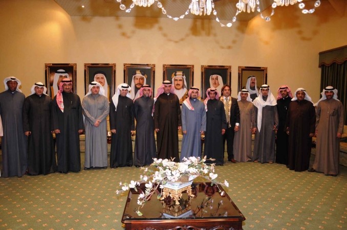 الشيخ خالد احمد الخالد وماضي الهاجري وعدد من الحضور محمد خلوصي

