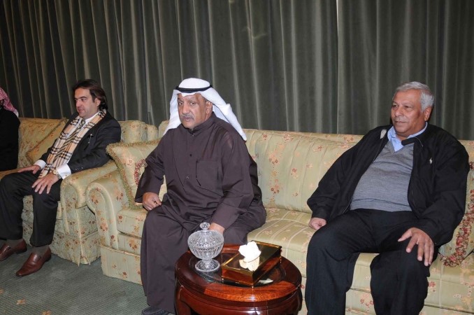 عدد من الحضور
