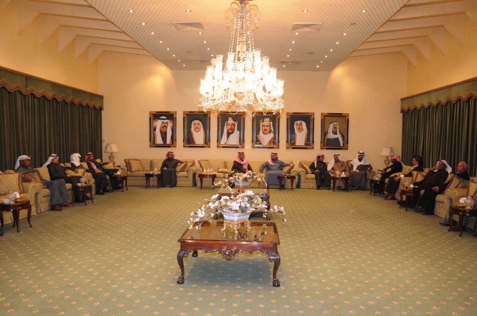 جانب من اللقاء في ديوان الشيخ خالد
