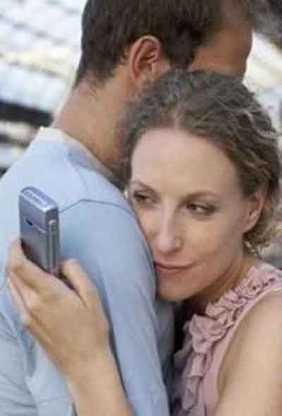 "الكريسماس" أكثر أوقات الخيانة الزوجية في بريطانيا
