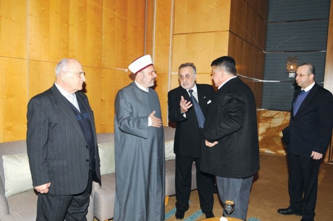 حديث بين حسان حوحو ود صلاح ارقدان وعدد من المعزين