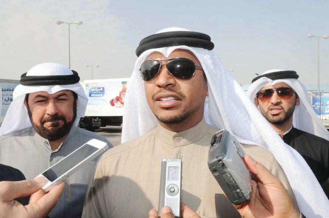 عبدالعزيز السمحان متحدثا للصحافيين﻿