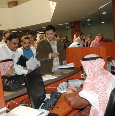 زحام شديد على ادارات العمل﻿