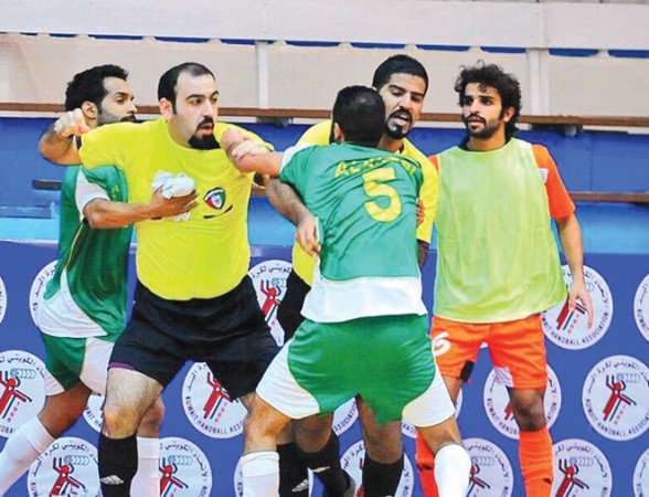 الحكم في مواجهة مع اللاعب ﻿