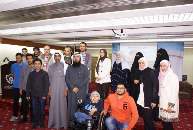 المشاركون في الدورة في صورة جماعية