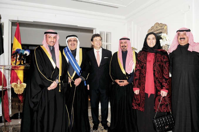 مرزوق الغانم والشيخ دمحمد الصباح وانجل لوسادا وعادل العيار وخالد الجارالله والشيخة عايدة سالم العلي