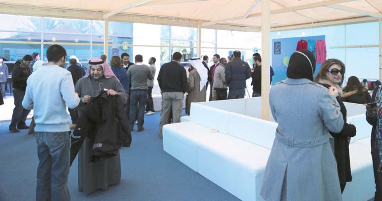 موظفو زين اثناء مشاركتهم في فعاليات المبادرة﻿