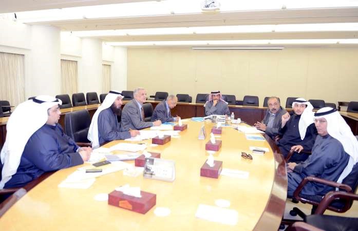 رئيس مجلس الامة خلال اجتماعه مع هيئة الخبراء الدستوريين﻿