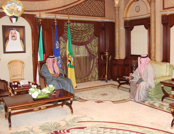 سمو ولي العهد الشيخ نواف الاحمد مستقبلا الشيخ ثامر العلي﻿