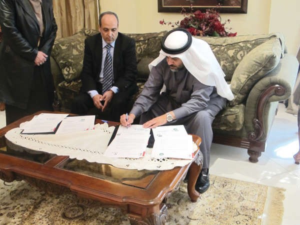دراشد العجمي ود عبدالسلام بلاجي يوقعان مذكرة التعاون﻿