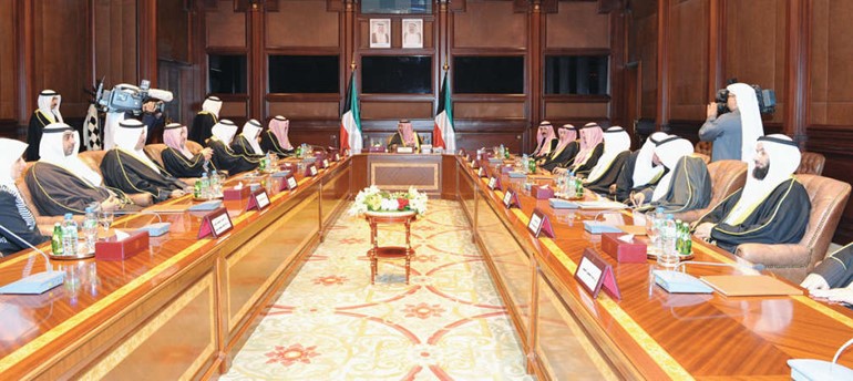  سمو رئيس الوزراء الشيخ جابر المبارك خلال اجتماع مجلس الوزراء ﻿