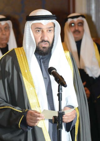 د علي العمير خلال اداء القسم