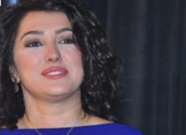 بالفيديو: كندة علوش تقع أثناء تكريمها في مهرجان الفضائيات العربية