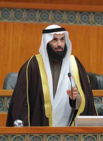 دنايف العجمي يؤدي القسم