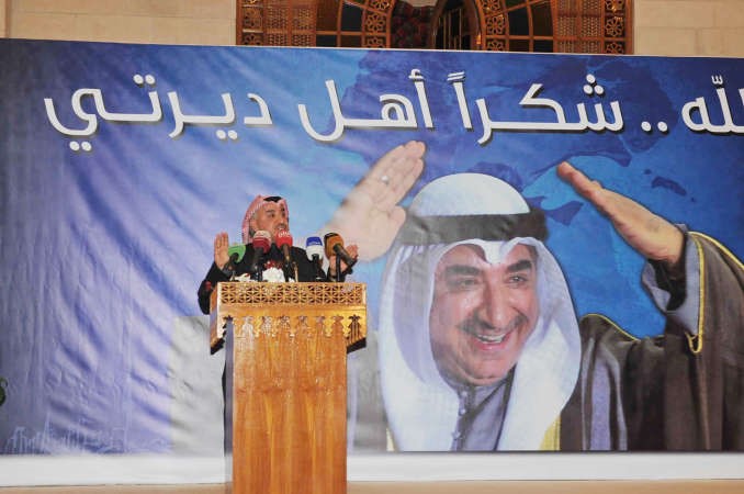 دشتي خلال حديثه للمهنئين