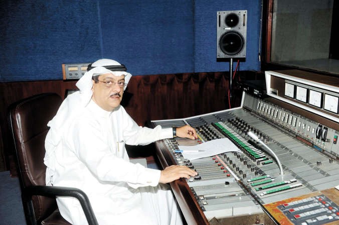 مشعل السعيد في ستوديو الاذاعة