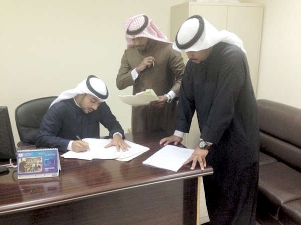 جانب من جولة فريق التفتيش في محافظة العاصمة