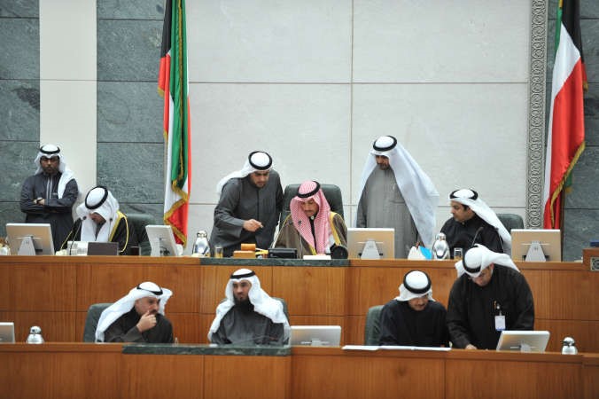 رئيس مجلس الامة مرزوق الغانم ونائبه مبارك الخرينج وامين السر يعقوب الصانع وراكان النصف ومحمد الجبري على المنصة وتبدو الامانة العامة متين غوزال