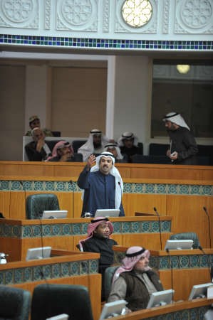 علي الراشد متحدثا