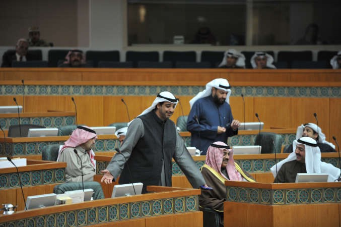 الشيخ محمد العبدالله خلال جلسة امس