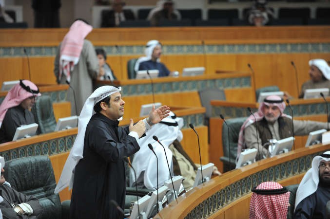 يعقوب الصانع متحدثا خلال الجلسة