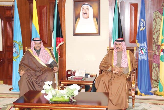 سمو ولي العهد الشيخ نواف الاحمد مستقبلا الشيخ صباح الخالد﻿