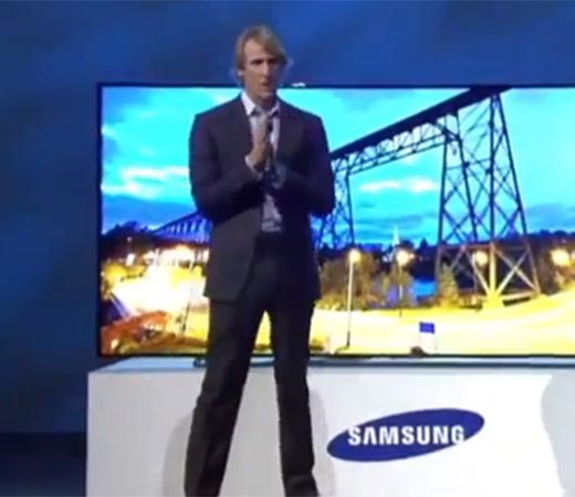بالفيديو.. مخرج عالمي ينهار أثناء مؤتمر لسامسونج ويتعرض لموقف محرج 