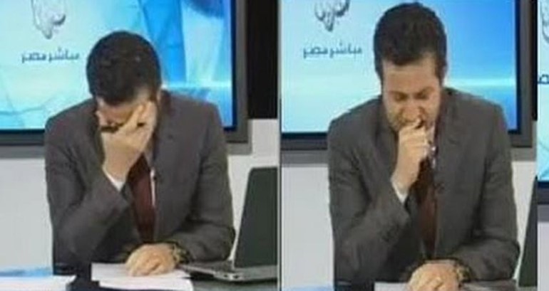 بالفيديو .. مذيع الجزيرة يبكي بشدة بعد عرض هذه المشاهد ..والقناة تقطع الارسال