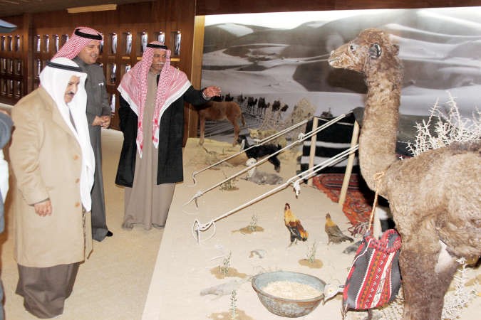 مستشار الديوان الاميري محمد ضيف الله شرار داخل متحف بيت العثمان