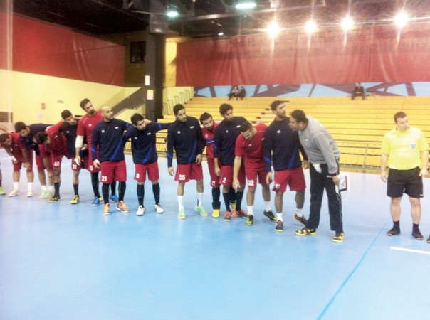 لاعبو المنتخب الوطني قبل دخولهم المباراة في معسكرهم السلوفيني