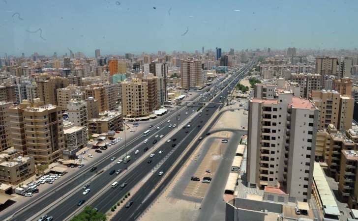 صورة لمنطقة حولي حيث يكثر العقار الاستثماري ويبدو عدم وجود اماكن فارغة لبناء عقارات جديدة ما يرجح ارتفاع الايجارات