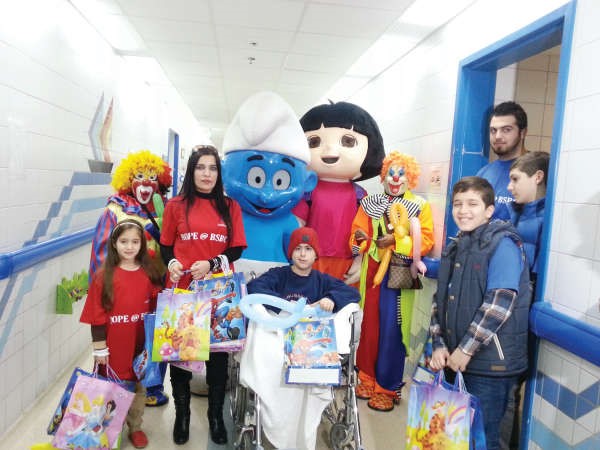 الاطفال وهداياهم بمستشفى الصباح﻿