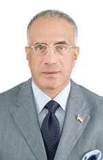 حسني كامل﻿