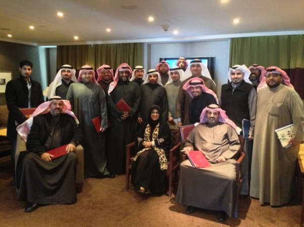 المشاركون في ندوة الاحداث﻿