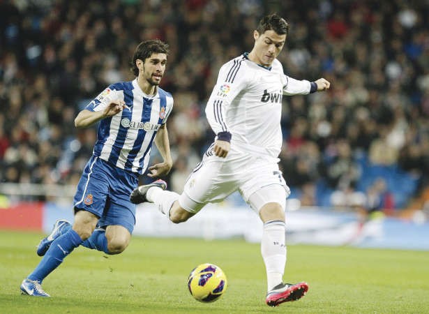 نجم ريال مدريد كريستيانو رونالدو يسعى لمواصلة التالق والتهديف امام اسبانيول