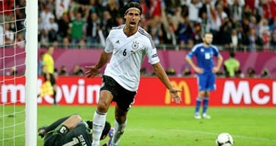 بالفيديو..هدف "خضيرة" في فرنسا يفوز بجائزة أفضل هدف لألمانيا فى 2013