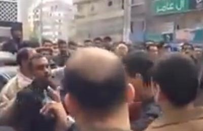 بالفيديو .. ملتح بعد ضبطه باشتباكات القاهرة لضابط شرطة: "سبني انا من حزب النور مش اخوانى " 