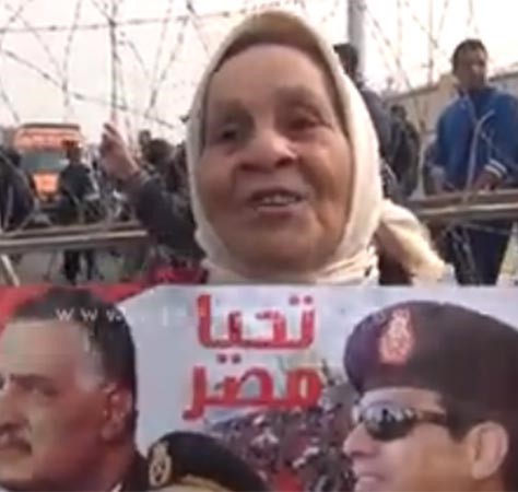 بالفيديو... مسنة مصرية تغني لمرسي "يابو 100 يوم يا مدمر 100 مليون"