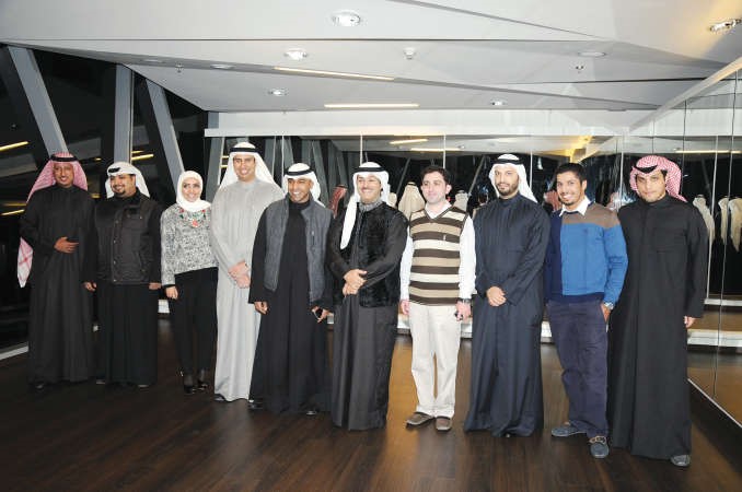 الشيخ صباح جابر المبارك والزميل محمد الحسيني يتوسطان فريق Alta وعددا من الضيوف محمد خلوصي