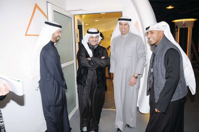الشيخ صباح جابر المبارك خلال جولة على النادي