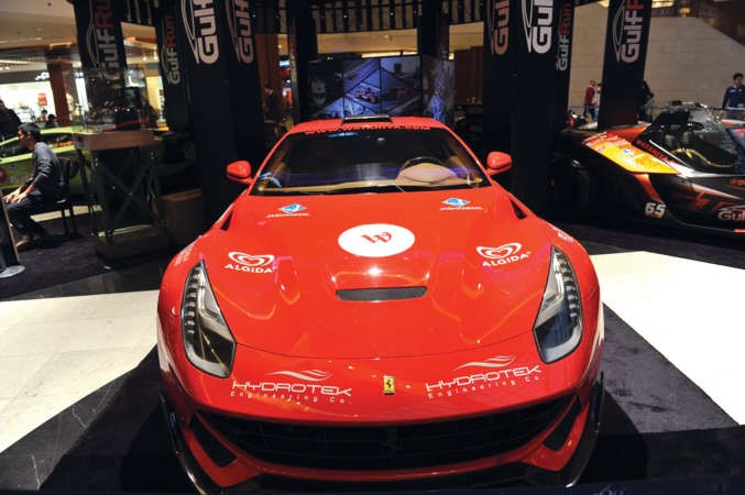 السيارات الرياضية الفارهة تواجدت في المعرض